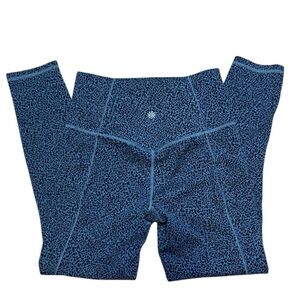 Athleta Salutation Stash Pocket II Crop Leggings XS Textured Blue Leopard Print